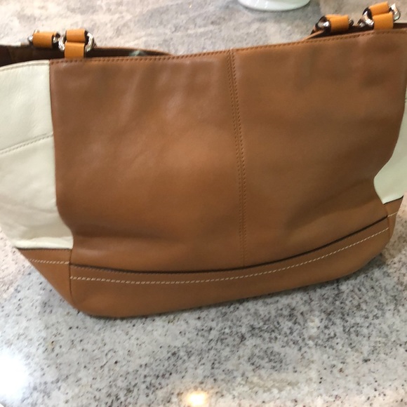 Coach tri color tan shoulder bag - Picture 2 of 7